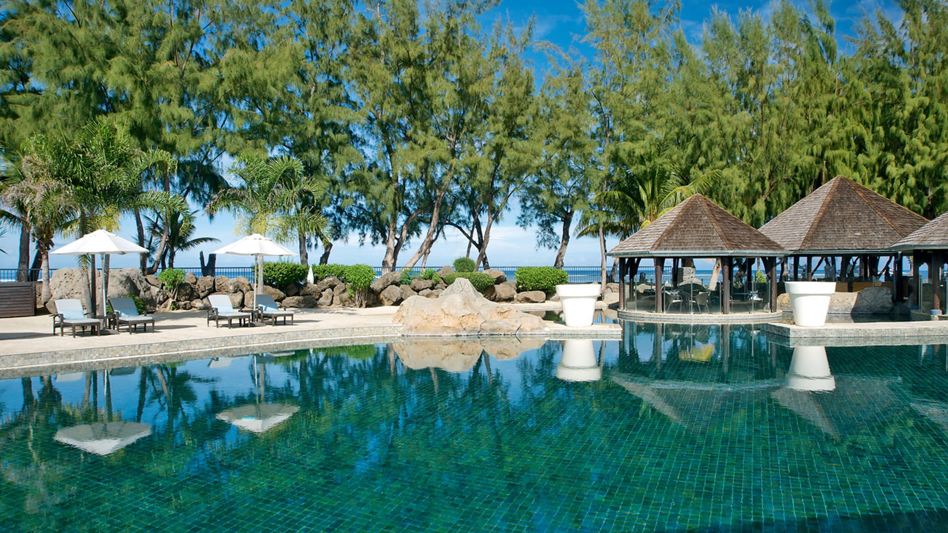 LUX* Saint Gilles' pool